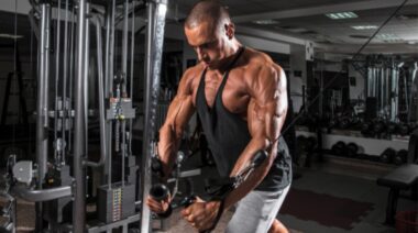 These Are the Differences Between Powerlifting vs. Powerbuilding