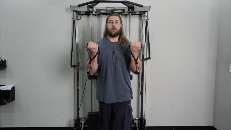 Our tester performing biceps curls on the Torque Fitness Anker 7.