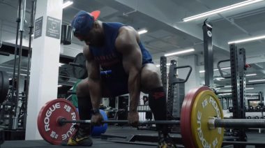 How to Do the Sumo Deadlift, According to a Personal Trainer