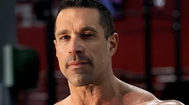 Mitchell Hooper Compares Influencers in Mock Powerlifting Meet