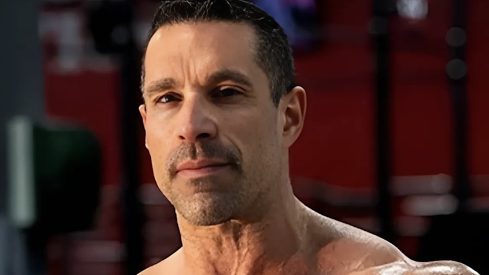 Mitchell Hooper Compares Influencers in Mock Powerlifting Meet